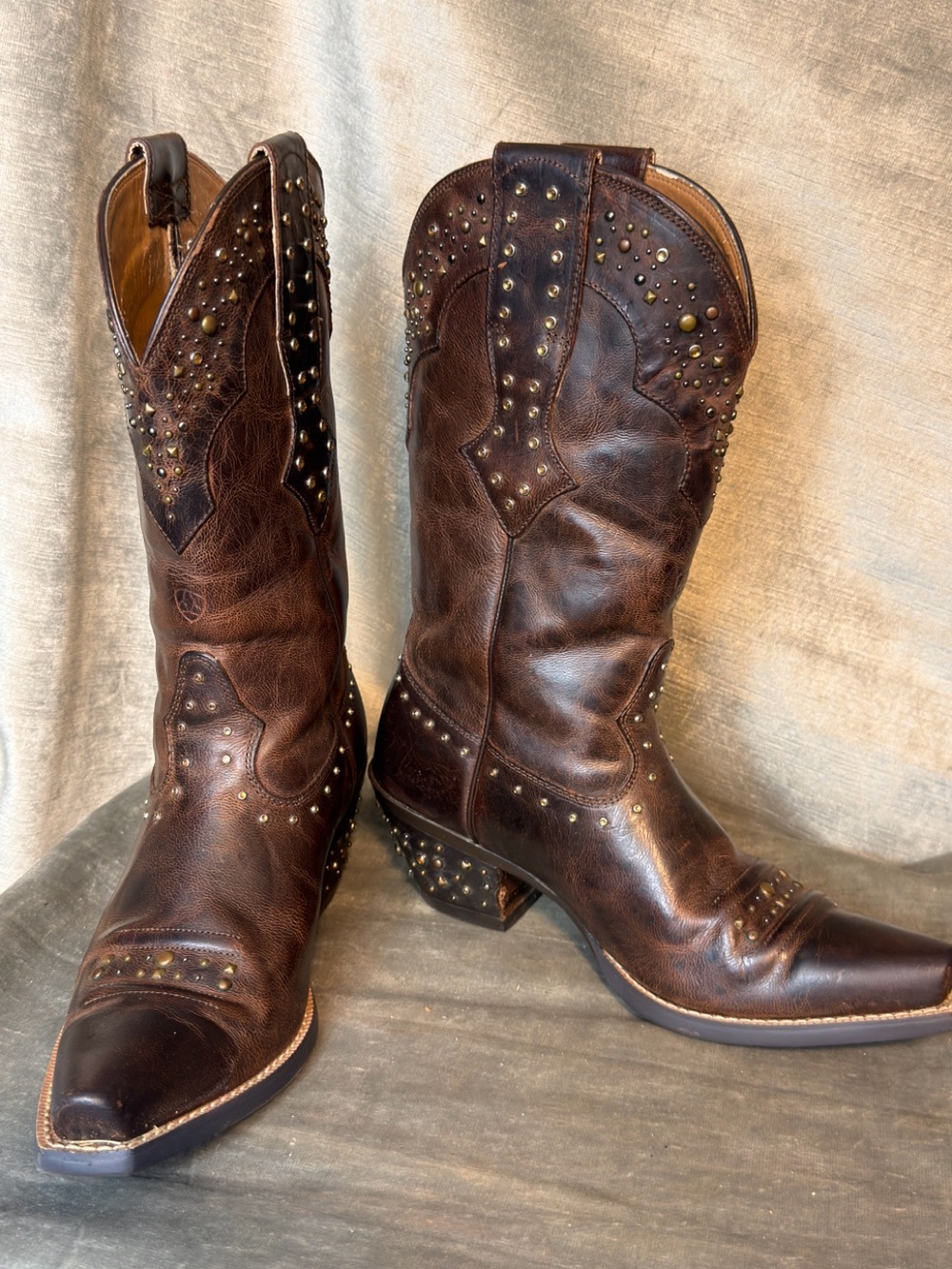 Ariat Cowgirl Studded Rhinestone Brown Women's Western Boots. Size 8B